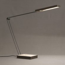 MYLAMP SVARTNI FA ASZTALI LÁMPA ZENGOVARI